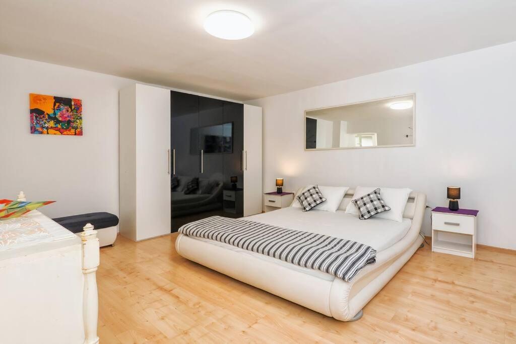 Relaxing 2Bd Apartment, Ground Floor - Walk To Old Town 斯普利特 外观 照片