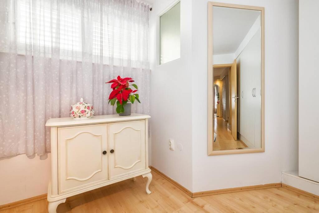 Relaxing 2Bd Apartment, Ground Floor - Walk To Old Town 斯普利特 外观 照片
