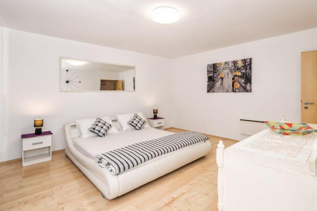 Relaxing 2Bd Apartment, Ground Floor - Walk To Old Town 斯普利特 外观 照片