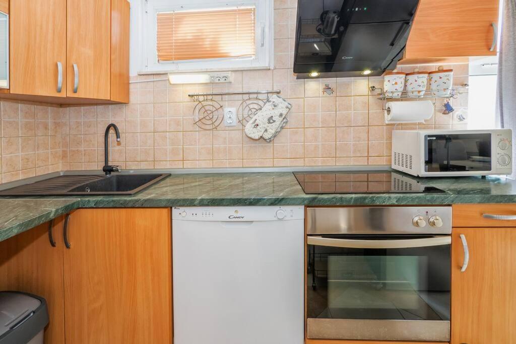 Relaxing 2Bd Apartment, Ground Floor - Walk To Old Town 斯普利特 外观 照片