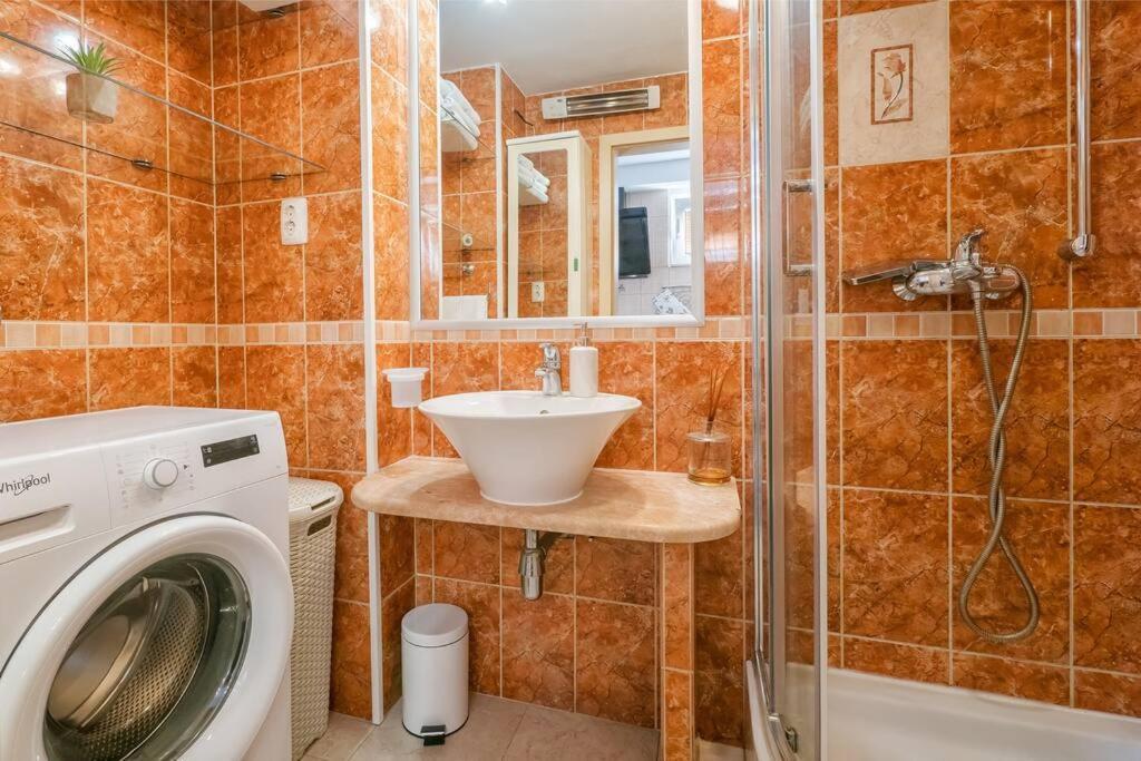 Relaxing 2Bd Apartment, Ground Floor - Walk To Old Town 斯普利特 外观 照片