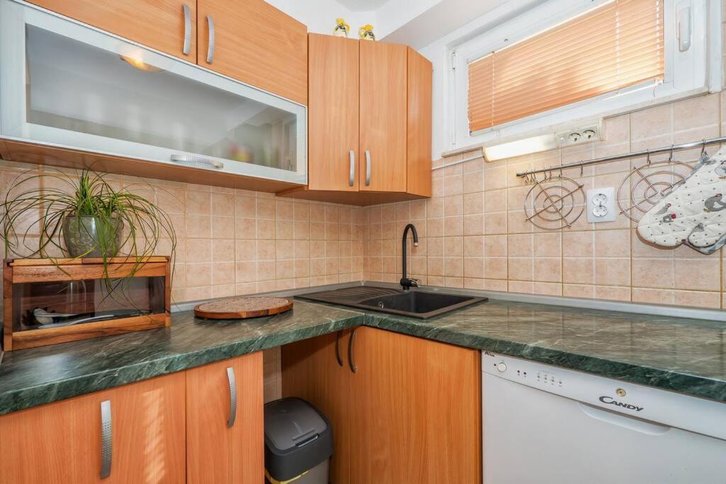 Relaxing 2Bd Apartment, Ground Floor - Walk To Old Town 斯普利特 外观 照片