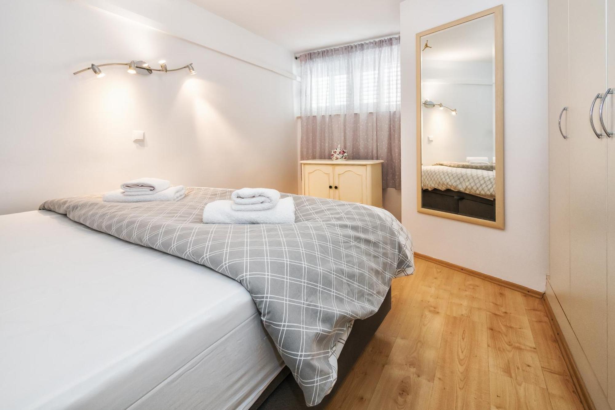 Relaxing 2Bd Apartment, Ground Floor - Walk To Old Town 斯普利特 外观 照片
