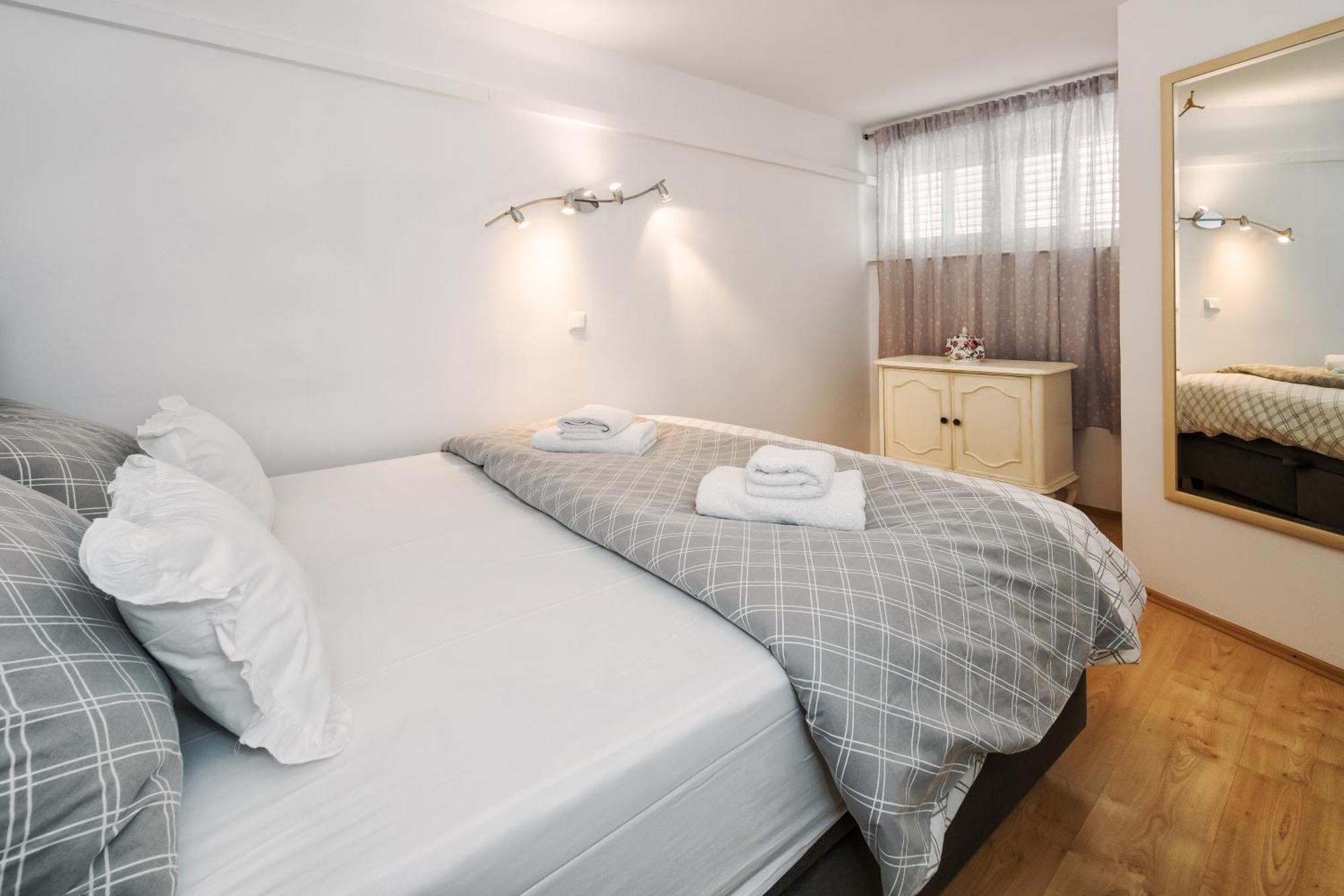 Relaxing 2Bd Apartment, Ground Floor - Walk To Old Town 斯普利特 外观 照片